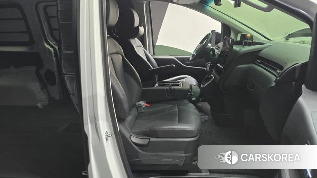 Hyundai Staria 2025 Белый из Кореи, фото 2