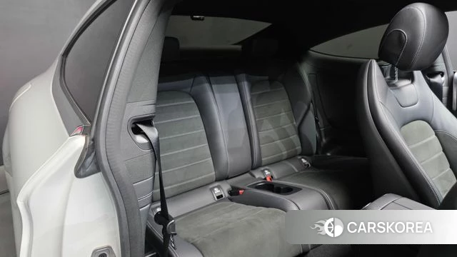 Mercedes-Benz C-Class W205 2023 Белый из Кореи, фото 2