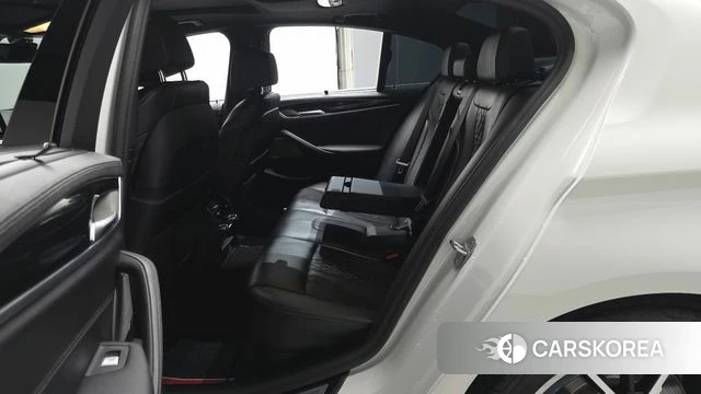BMW 5 Series (G30) 2023 Белый из Кореи, фото 2