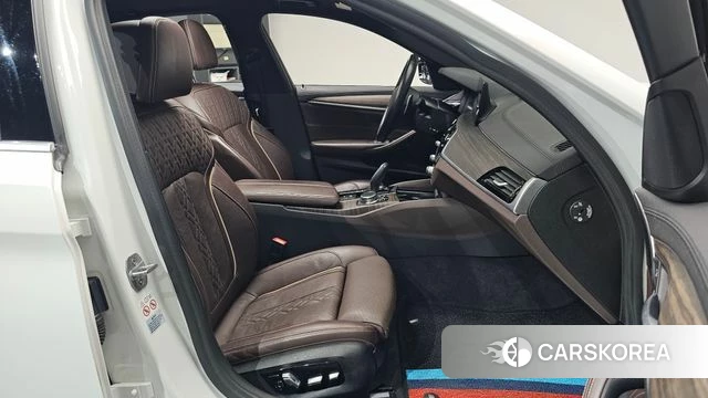 BMW 5 Series (G30) 2019 Белый из Кореи, фото 2