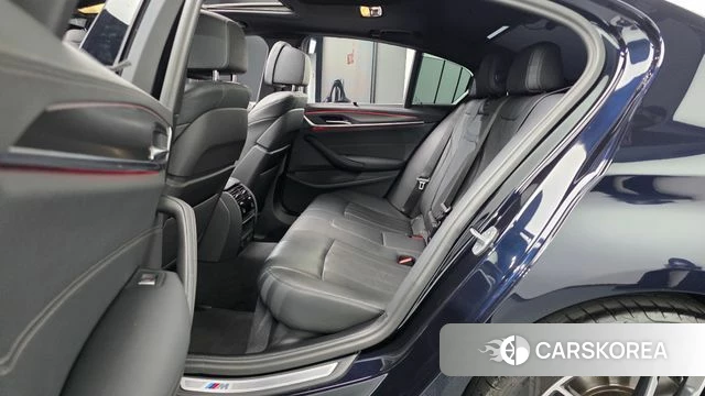BMW 5 Series (G30) 2023 Черный из Кореи, фото 2