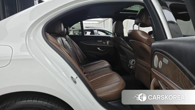 Mercedes-Benz E-Class W213 2023 Белый из Кореи, фото 2