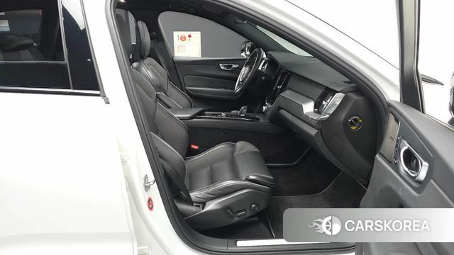 Volvo XC60 second Generation 2020 Белый из Кореи, фото 2
