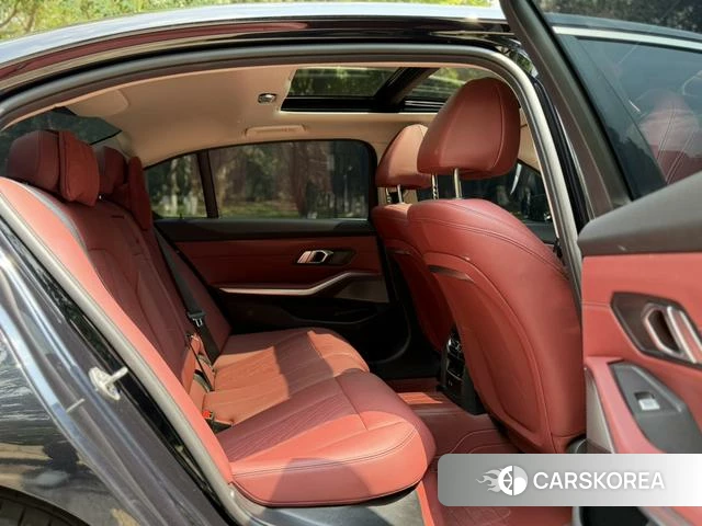 BMW 3 series 2025 Черный из Китая, фото 2