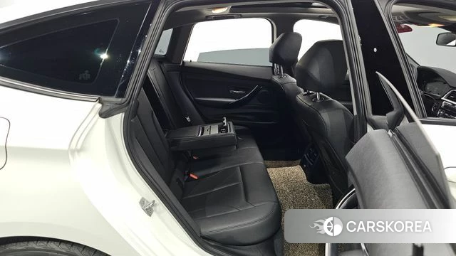 BMW 3 Series GT (F34) 2018 Белый из Кореи, фото 2