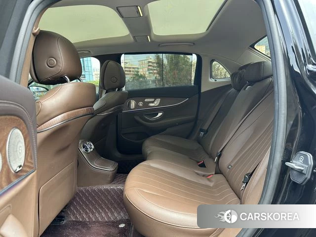 Mercedes-Benz E-Class 2022 Черный из Китая, фото 2