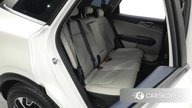Kia Sportage 5th Generation Hybrid 2024 Белый из Кореи, фото 2