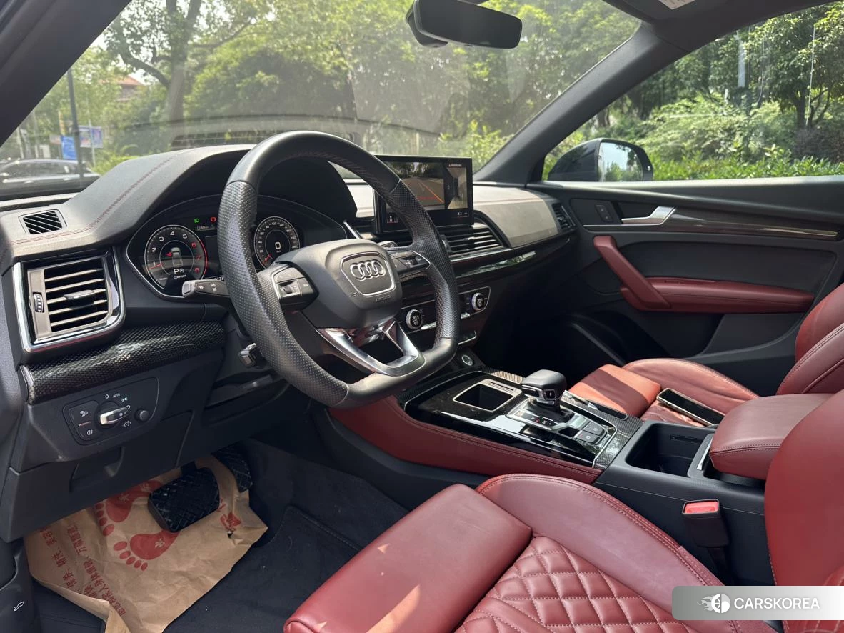 Audi Q5L 2021 Черный из Китая, фото 2
