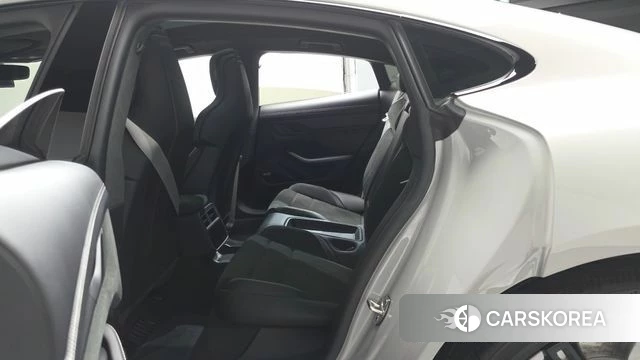 Porsche Taycan 2023 Серебристо-серый из Кореи, фото 2