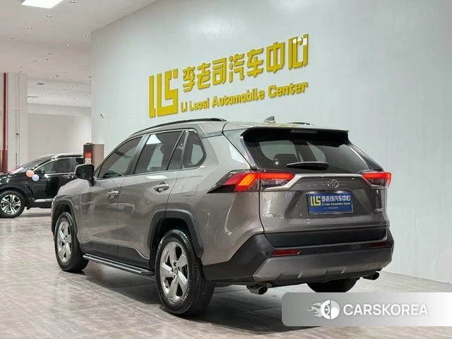 Toyota RAV4 2021 Шампань из Китая, фото 2