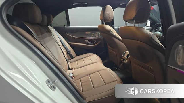 Mercedes-Benz E-Class W213 2023 Белый из Кореи, фото 2