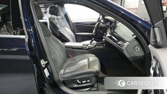 BMW 5 Series (G30) 2020 Черный из Кореи, фото 2