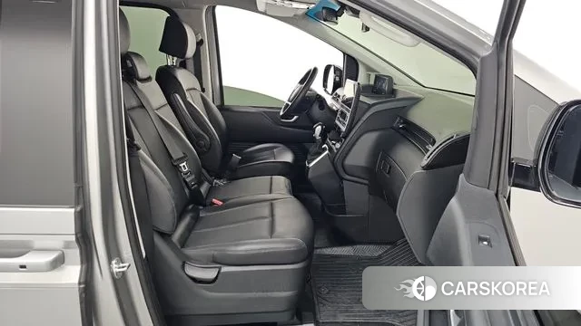 Hyundai Staria 2022 Серебристо-серый из Кореи, фото 2