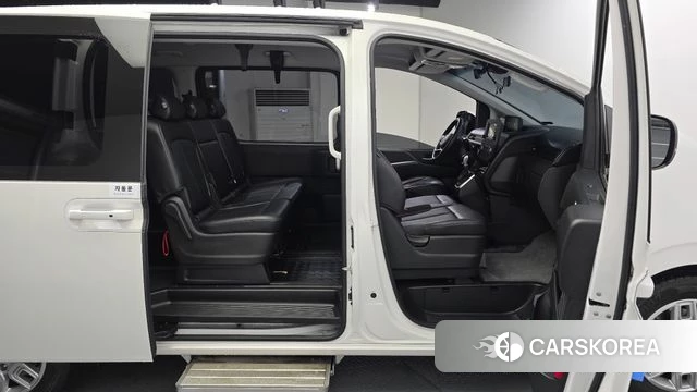 Hyundai Staria 2022 Белый из Кореи, фото 2