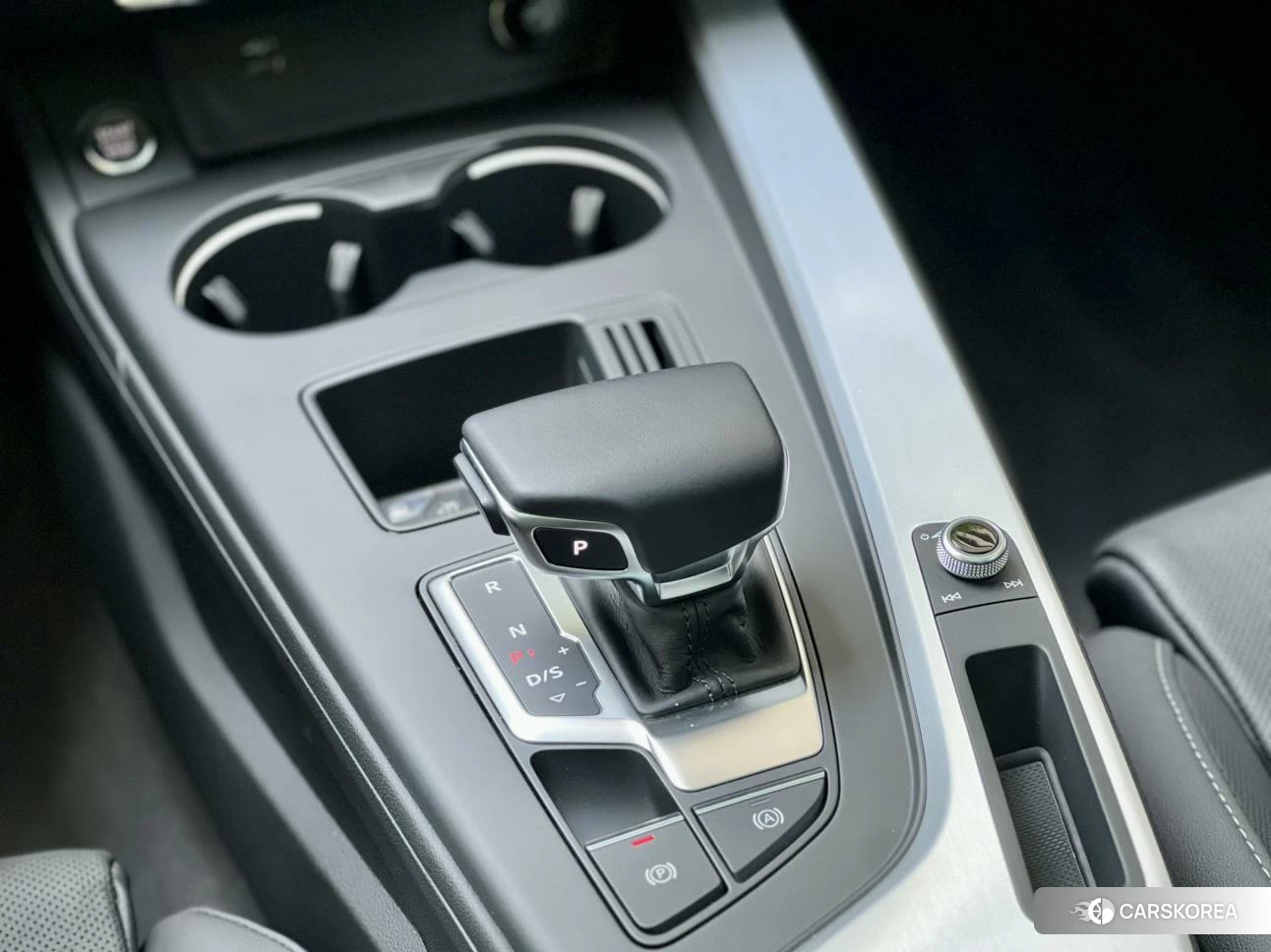 Audi A4L 2020 Темно-серый из Китая, фото 2