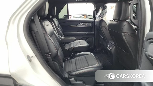 Ford Explorer 6th Generation 2024 Белый из Кореи, фото 2