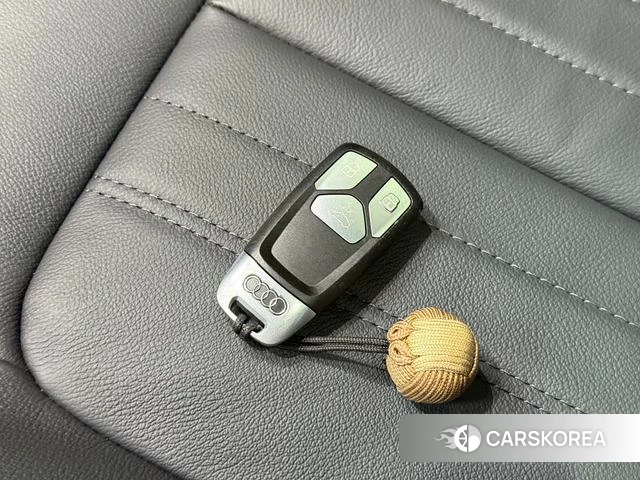 Audi Q5L 2021 Синий из Китая, фото 2