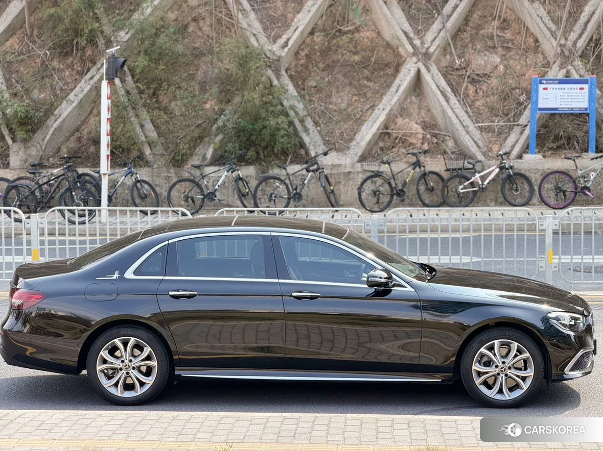 Mercedes-Benz E-Class 2023 Черный из Китая, фото 2