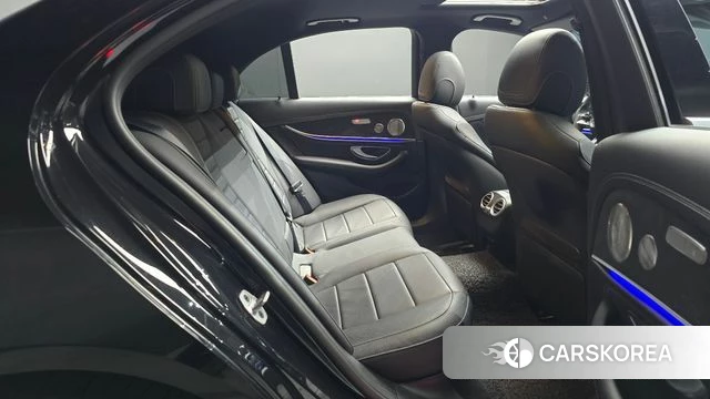 Mercedes-Benz E-Class W213 2022 Черный из Кореи, фото 2
