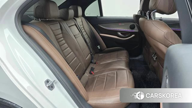 Mercedes-Benz E-Class W213 2018 Белый из Кореи, фото 2