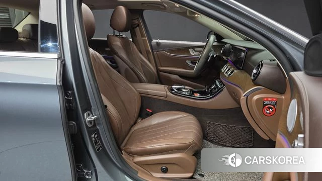 Mercedes-Benz E-Class W213 2018 Серый из Кореи, фото 2