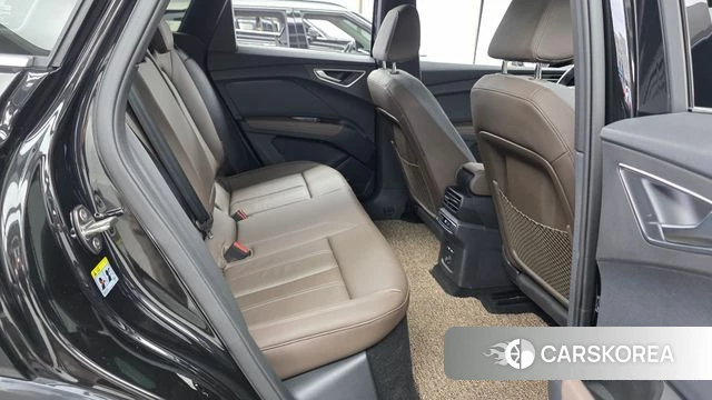 Audi Q4 e-Tron (F4) 2025 Черный из Кореи, фото 2