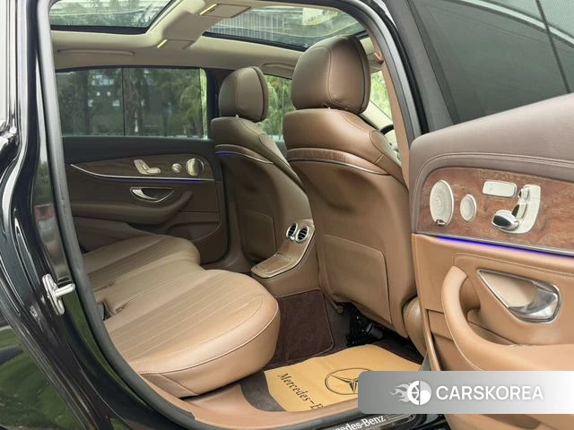 Mercedes-Benz E-Class 2022 Черный из Китая, фото 2
