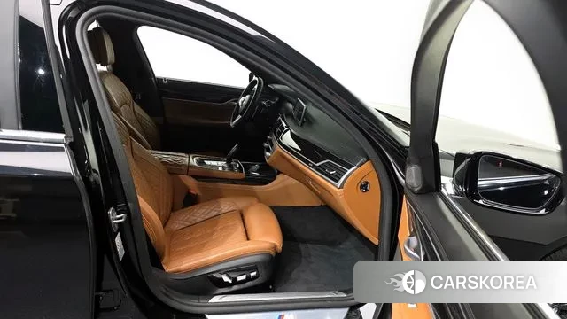 BMW 7 Series (G11) 2020 Черный из Кореи, фото 2