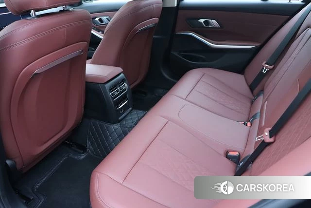 BMW 3 series 2026 Черный из Китая, фото 2