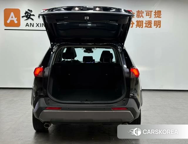 Toyota RAV4 2022 Черный из Китая, фото 2