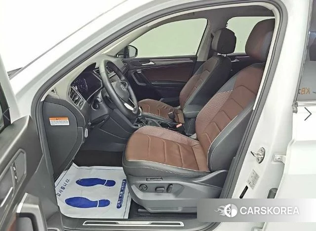 Volkswagen Tiguan Allspace 2023 Белый из Кореи, фото 2