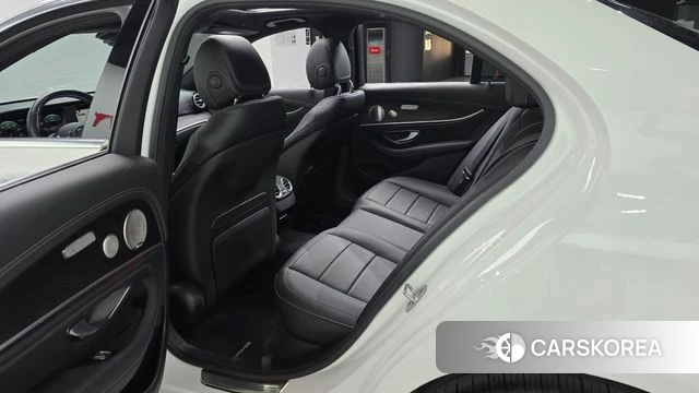 Mercedes-Benz E-Class W213 2022 Белый из Кореи, фото 2