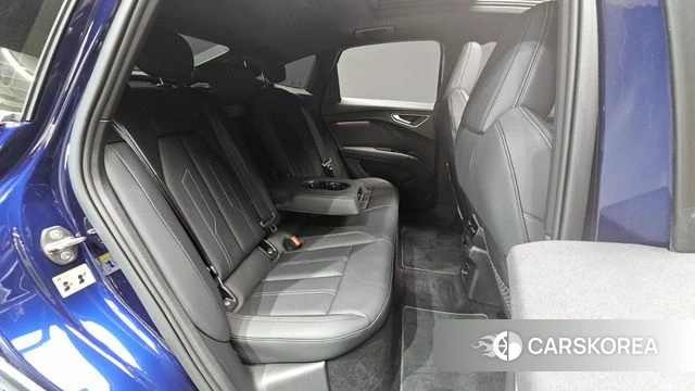 Audi Q4 e-Tron (F4) 2026 Синий из Кореи, фото 2