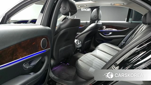 Mercedes-Benz E-Class W213 2018 Черный из Кореи, фото 2
