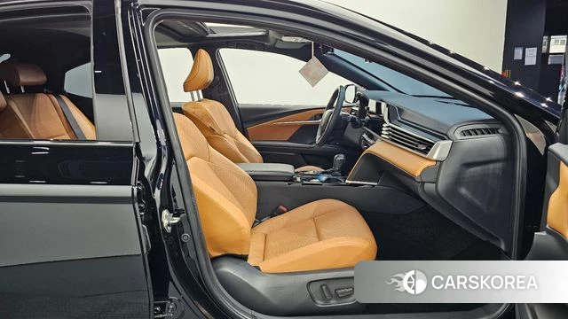 Toyota Camry (XV80) 2025 Черный из Кореи, фото 2