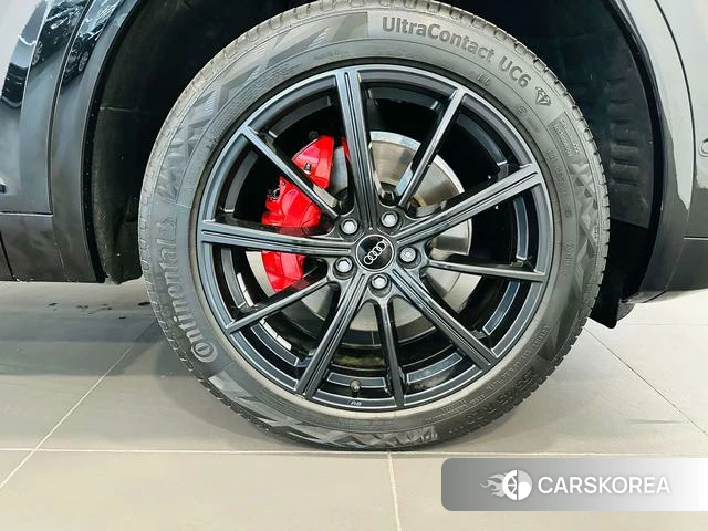 Audi Q5L 2025 Черный из Китая, фото 2