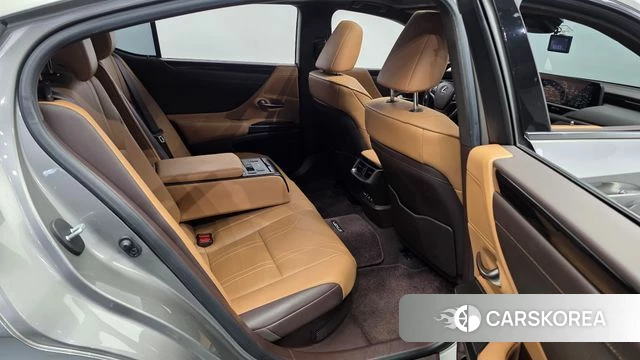 Lexus ES300h 7th generation 2020 Серебристо-серый из Кореи, фото 2