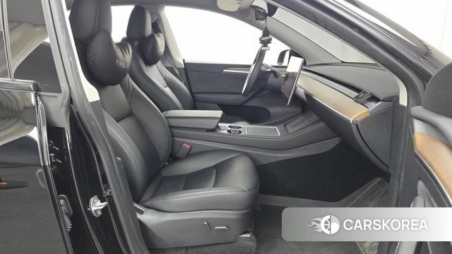 Tesla Model Y 2024 Черный из Кореи, фото 2