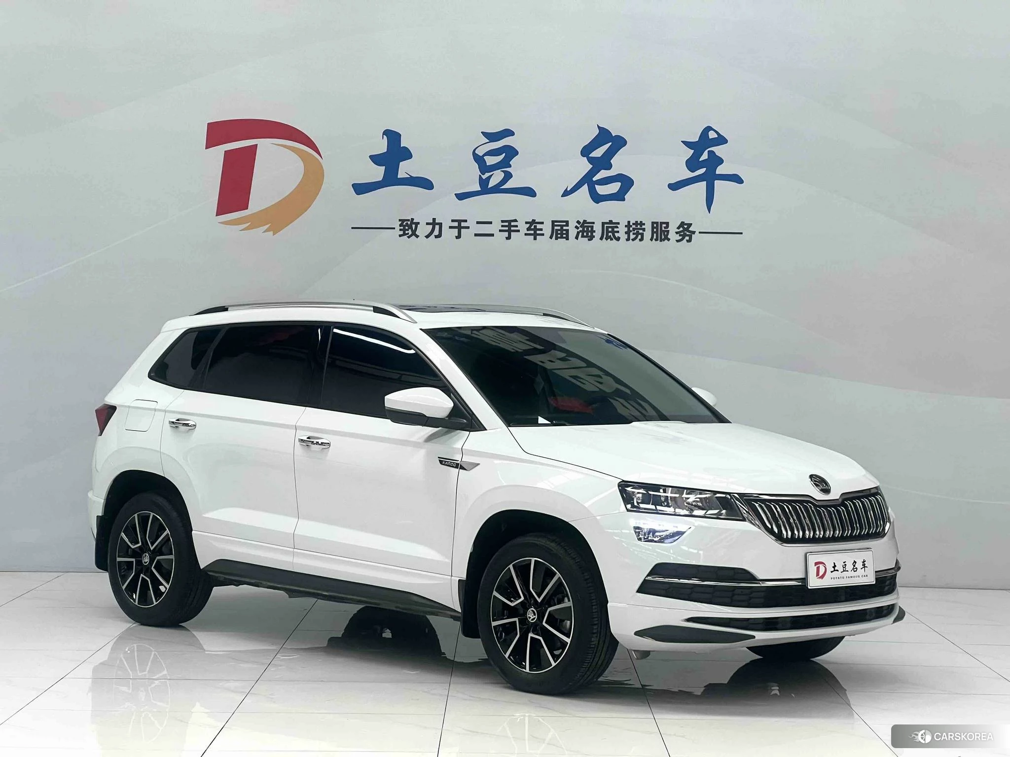 Skoda Karoq 2023 Белый из Китая, фото 2