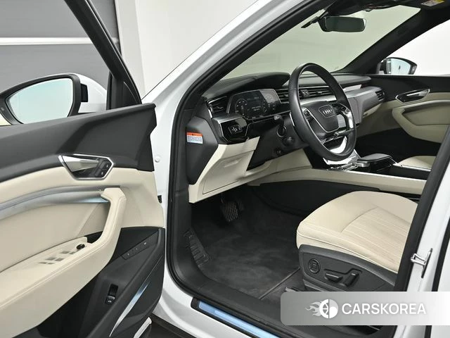 Audi Q8 e-Tron (GE) 2024 Белый из Кореи, фото 2