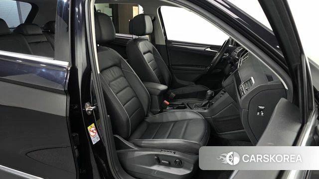 Volkswagen Tiguan second Generation 2020 Черный из Кореи, фото 2