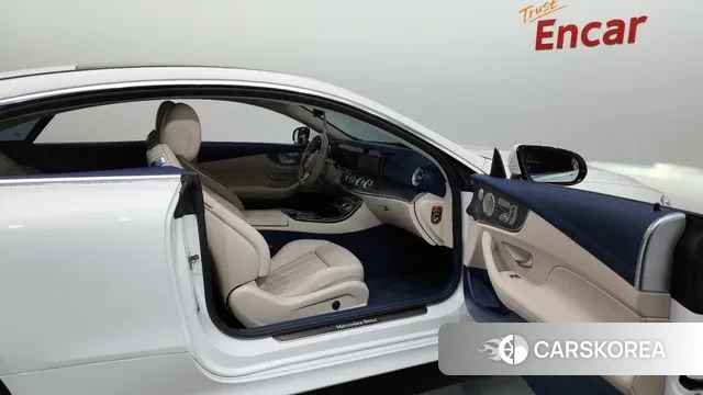 Mercedes-Benz E-Class W213 2023 Белый из Кореи, фото 2