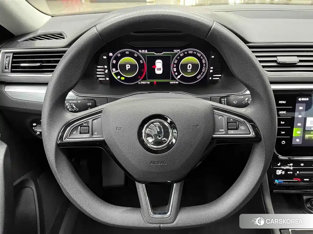 Skoda Superb 2024 Silver/gray из Китая, фото 2