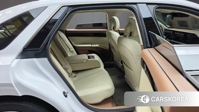 Hyundai Grandeur Hybrid (GN7) 2023 Белый из Кореи, фото 2