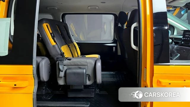 Hyundai Staria 2025 Желтый из Кореи, фото 2