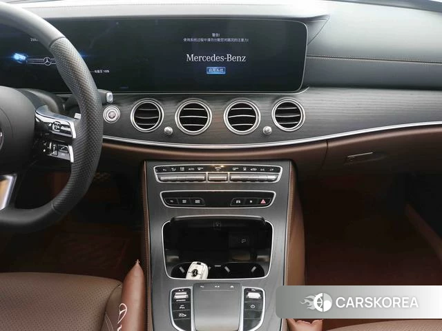 Mercedes-Benz E-Class 2023 Белый из Китая, фото 2
