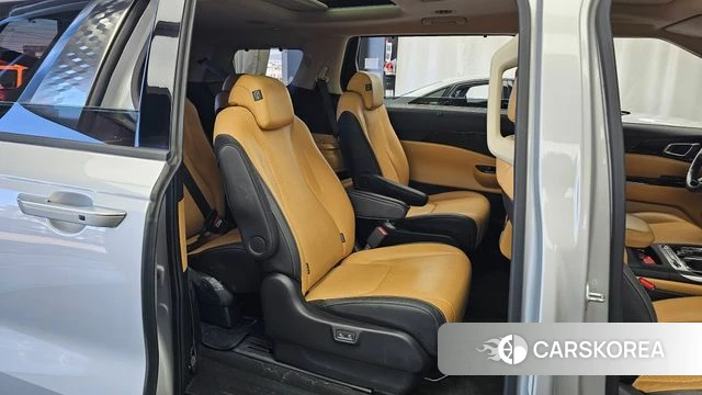 Kia Carnival 4th generation 2022 Серебряный из Кореи, фото 2