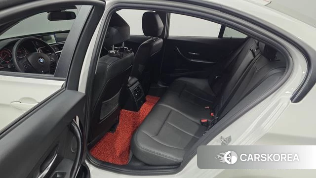 BMW 3 Series (F30) 2018 Белый из Кореи, фото 2