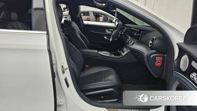 Mercedes-Benz E-Class W213 2023 Белый из Кореи, фото 2