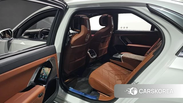 BMW 7 Series (G70) 2025 Белый из Кореи, фото 2